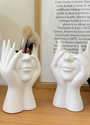 El organizador de maquillaje es liviano, portátil y perfecto para uso en escritorio y baño, almacenamiento de brochas y cosméticos.