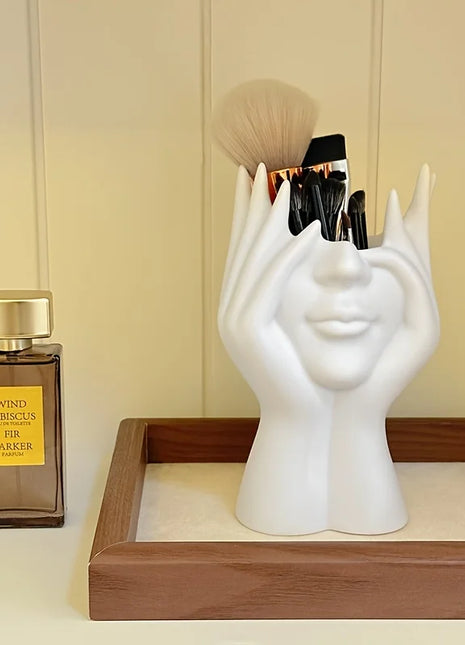 El organizador de maquillaje es liviano, portátil y perfecto para uso en escritorio y baño, almacenamiento de brochas y cosméticos.