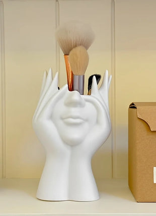 El organizador de maquillaje es liviano, portátil y perfecto para uso en escritorio y baño, almacenamiento de brochas y cosméticos.