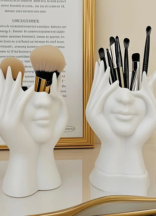 El organizador de maquillaje es liviano, portátil y perfecto para uso en escritorio y baño, almacenamiento de brochas y cosméticos.