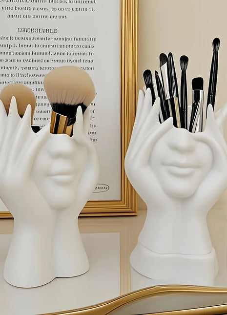 El organizador de maquillaje es liviano, portátil y perfecto para uso en escritorio y baño, almacenamiento de brochas y cosméticos.