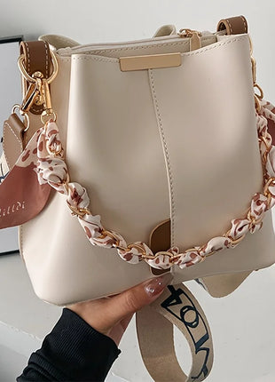 Nuevo bolso de hombro a la moda para mujer, bolso tipo cubo con cadena de cinta de gran capacidad, bolso cruzado para desplazamientos diarios