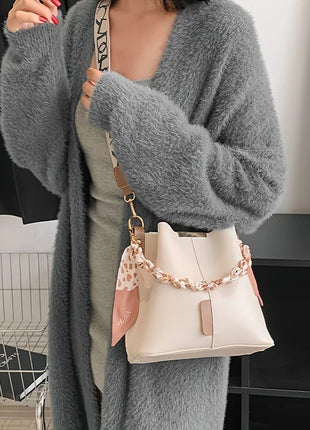 Nuevo bolso de hombro a la moda para mujer, bolso tipo cubo con cadena de cinta de gran capacidad, bolso cruzado para desplazamientos diarios