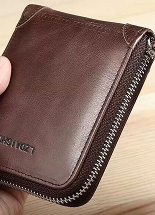 Las carteras para hombres y mujeres son cómodas de llevar y se pueden almacenar en bolsos de bolsillo o tarjeteros. Se están hechos de material PU.